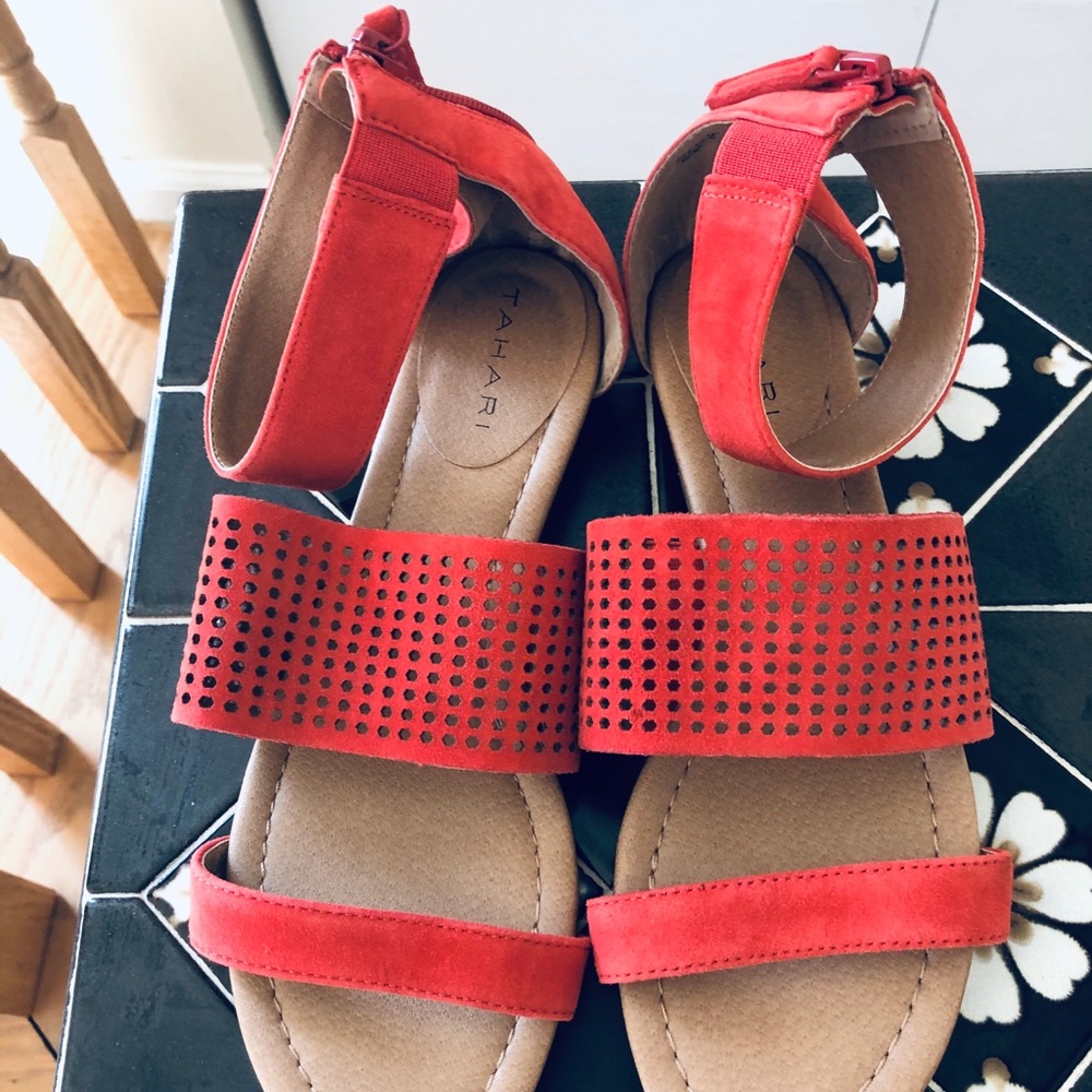 NWOT Tahari Sandals - Size 8.5